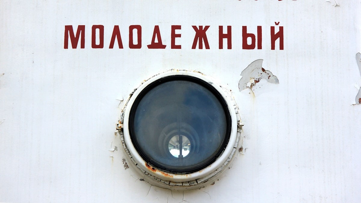 gray telephoto lens with text overlay